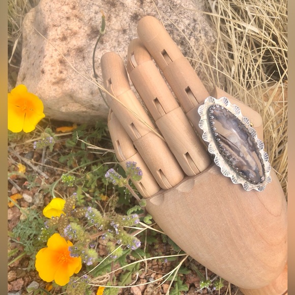 Handcrafted Southwestern Silver Inlaid Stick Agate Ring - Picture 6 of 14